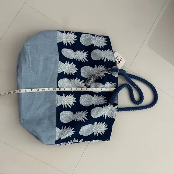 Novogratz Navy and Light Blue Pineapple Tote/ Beach Bag - Picture 4 of 7